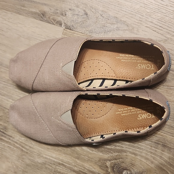 TOMS Classic Light Gray Canvas Shoes - Picture 2 of 5